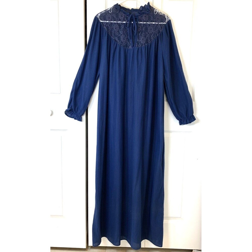 Vintage Undercover Wear Nightgown Soft Cozy Fabric Acetate/Nylon 1960 USA